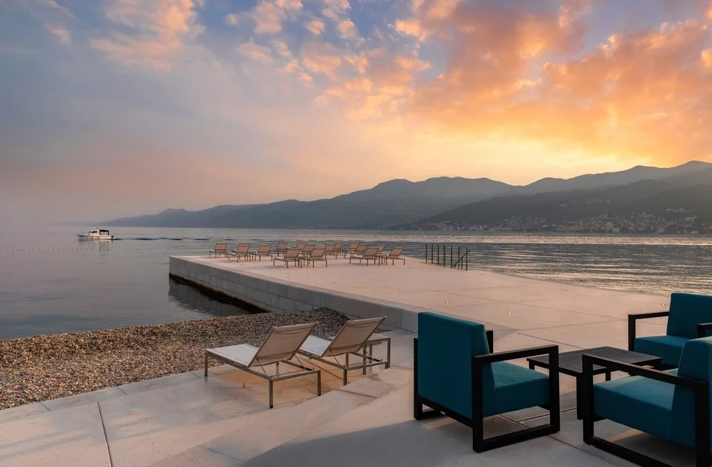 Kvarner Bucht Rijeka Hotel Hilton Rijeka Costabella Beach Resort And Spa Aussensitzplatz
