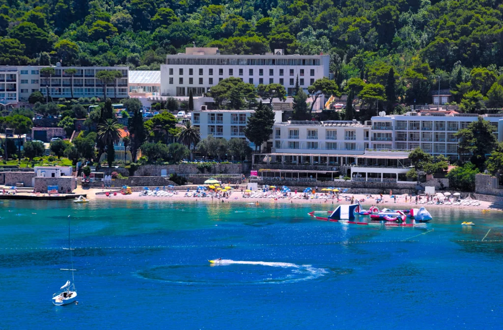 Hotel Uvala Dubrovnik Aussenansicht Strand Meer