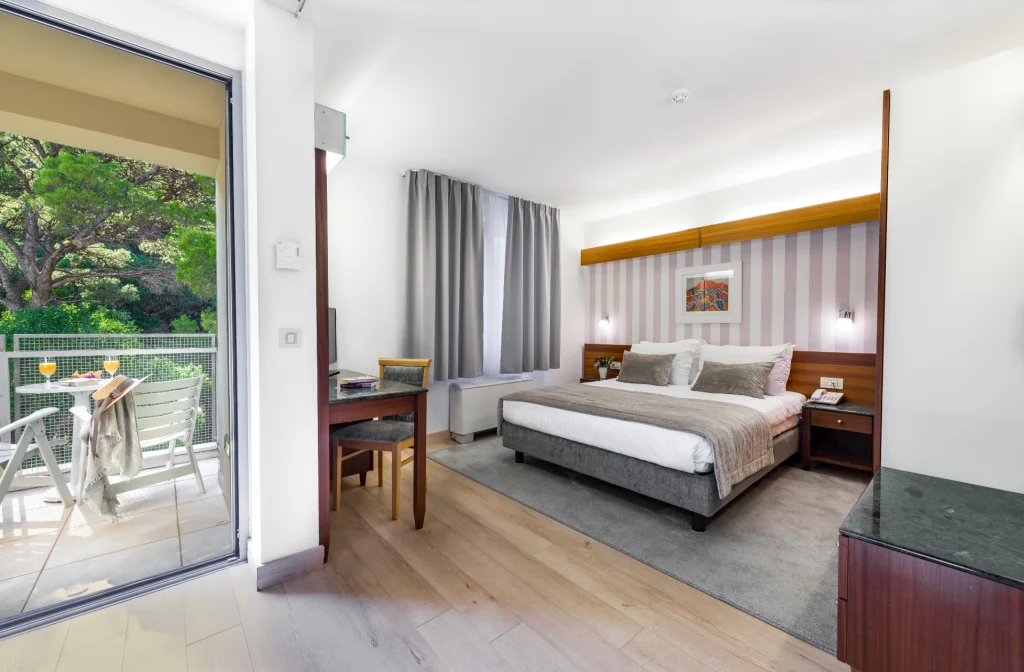 Hotel Uvala Dubrovnik Standard Doppelzimmer Parkseite Bett Balkon