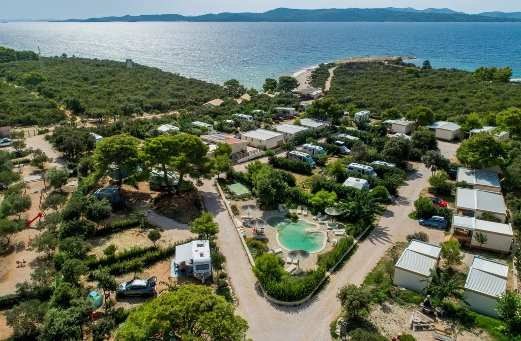 Camping Ugljan Resort Mobilehomes Kroatien Von Oben Mit Meer